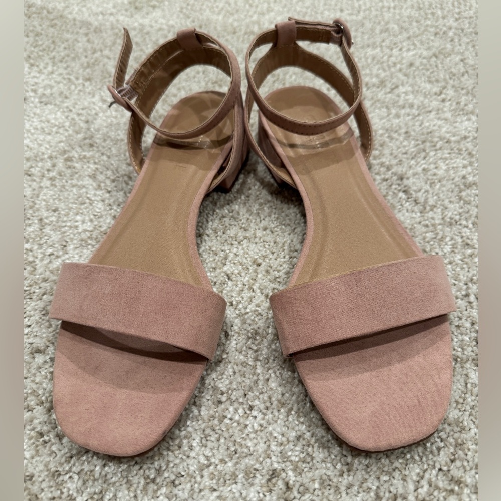 Cushionaire Nila Block Heel Dress Sandal SZ 9